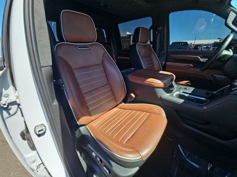 Used 2025 GMC Sierra 3500 Denali Ultimate AWD/4WD image 17