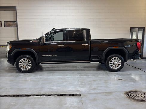 Used 2022 GMC Sierra 3500 Denali w/ Denali Ultimate Package image 2