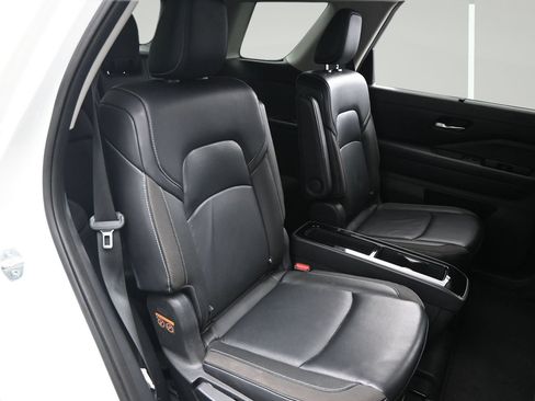 Certified 2024 Nissan Pathfinder SL w/ SL Premium Package FWD image 13