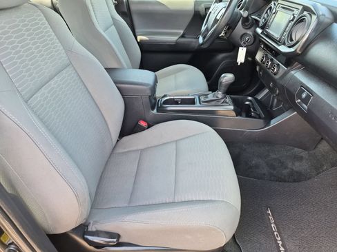 Used 2017 Toyota Tacoma SR RWD image 21