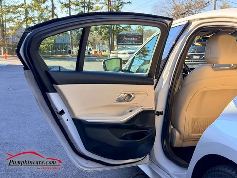 Used 2022 BMW 330i xDrive Sedan w/ Driving Assistance Package AWD/4WD image 25