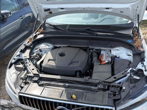 Used 2023 Volvo XC60 T8 Plus image 8