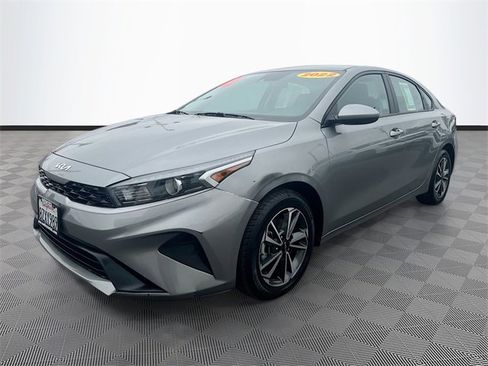 Used 2022 Kia Forte LXS image 3