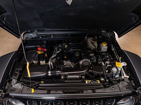 Used 2023 Jeep Gladiator Rubicon w/ LED Lighting Group AWD/4WD image 27