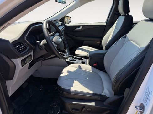Used 2025 Ford Escape SE w/ PHEV Premium Package FWD image 6