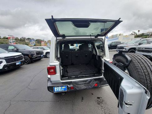 Used 2024 Jeep Wrangler Unlimited Sahara image 24