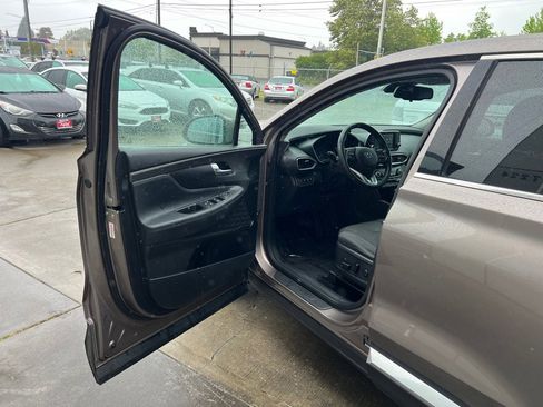 Used 2019 Hyundai Santa Fe SEL FWD image 9