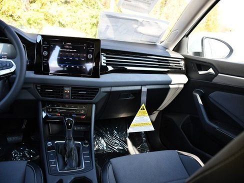 New 2026 Volkswagen Jetta SE image 21