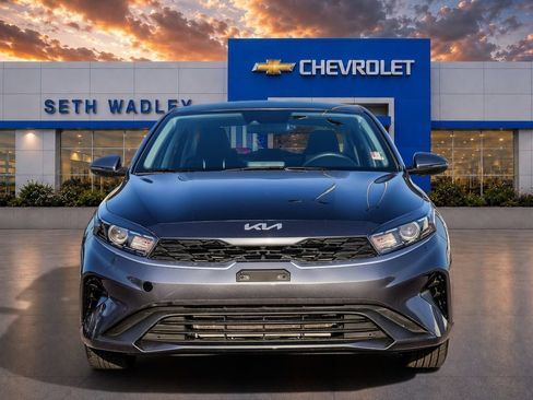 Used 2024 Kia Forte LXS w/ LXS Technology Package FWD image 2
