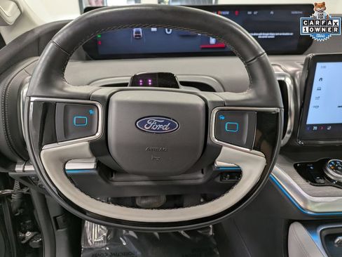 Used 2025 Ford Expedition Platinum AWD/4WD image 22