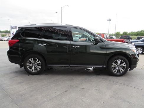 Used 2018 Nissan Pathfinder SV w/ SV All Weather Package image 8