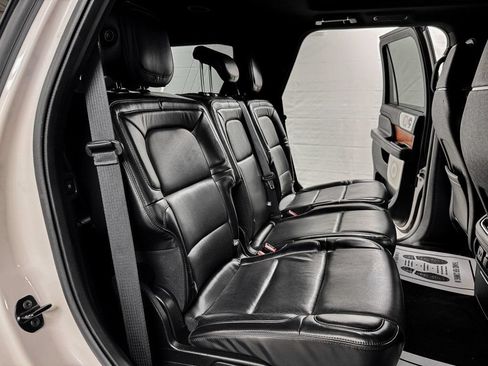 Used 2019 Lincoln Navigator Reserve AWD/4WD image 10