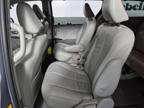 Used 2013 Toyota Sienna XLE image 14