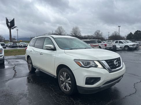 Used 2018 Nissan Pathfinder S image 1