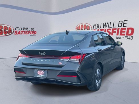 Used 2024 Hyundai Elantra SEL image 6