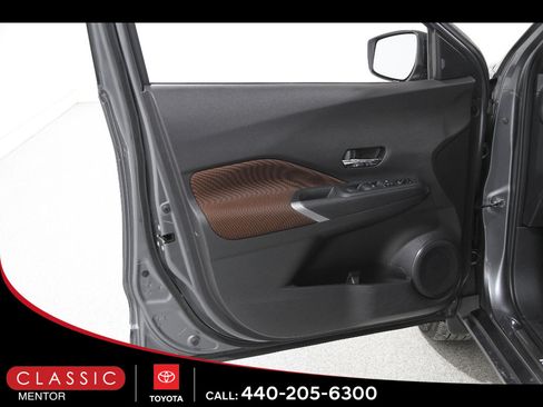Used 2024 Nissan Kicks SR w/ Exterior Package FWD image 4