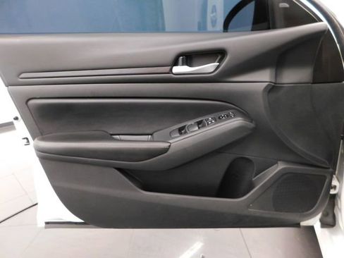 Used 2024 Nissan Altima 2.5 SV image 19