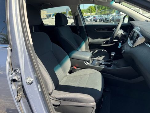 Used 2020 Kia Sorento LX FWD image 18