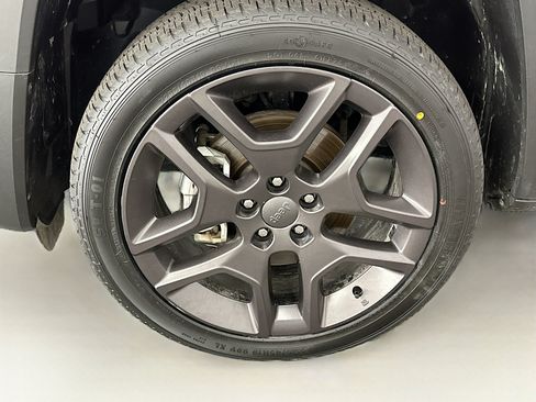Used 2022 Jeep Renegade Latitude w/ Convenience Group AWD/4WD image 11