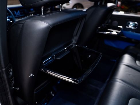 Used 2023 Rolls-Royce Cullinan image 18