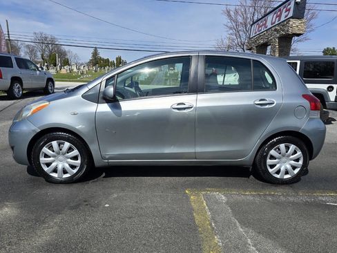 Used 2009 Toyota Yaris 4-Door Hatchback image 6