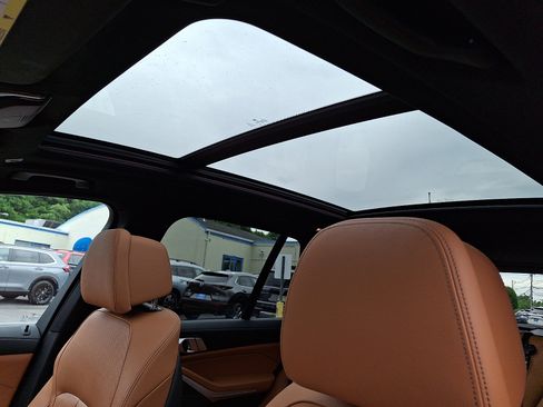 Used 2022 BMW X5 M50i AWD/4WD image 13