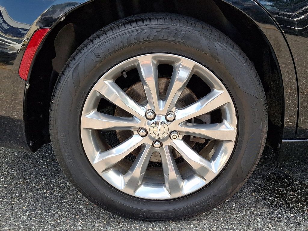 Used 2019 Chrysler 300 Touring AWD/4WD image 7