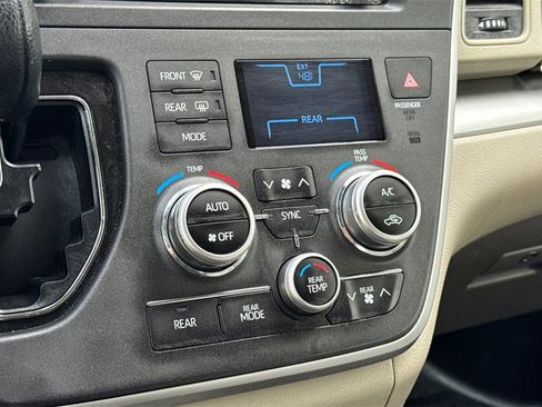Used 2020 Toyota Sienna LE image 23