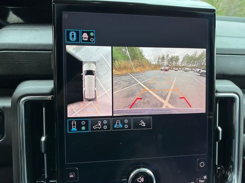 Used 2025 GMC Yukon XL Denali AWD/4WD image 18