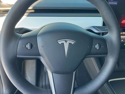 Used 2024 Tesla Model Y Long Range image 19
