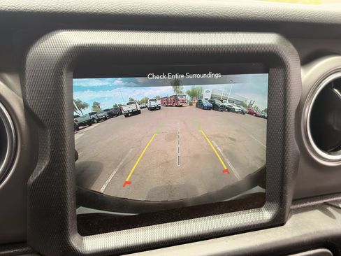 Used 2023 Jeep Wrangler Unlimited Rubicon 4xe AWD/4WD image 23