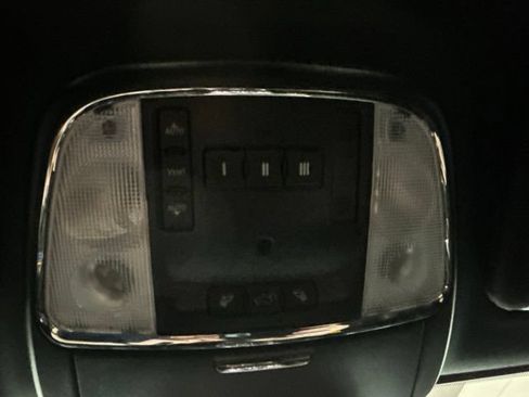 Used 2018 Jeep Grand Cherokee Altitude AWD/4WD image 15
