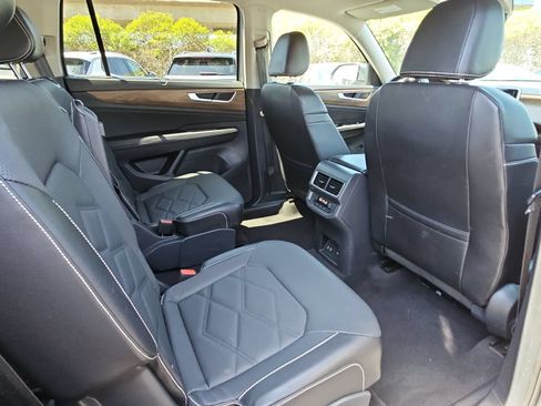 Used 2024 Volkswagen Atlas SE FWD image 11