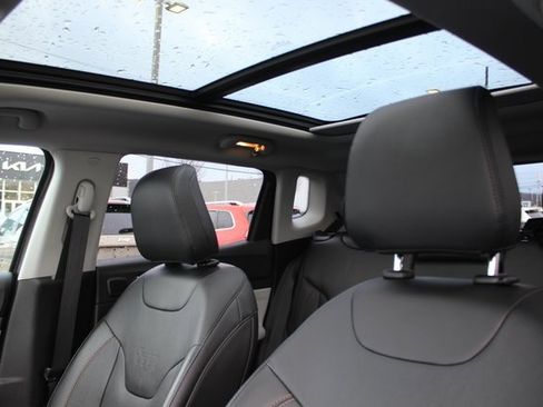 Used 2022 Jeep Compass Limited w/ Sun and Sound Group image 21