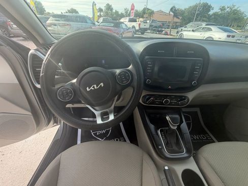 Used 2022 Kia Soul LX image 14