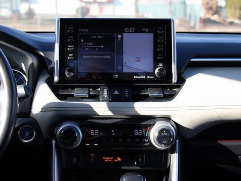 Used 2020 Toyota RAV4 Limited image 23