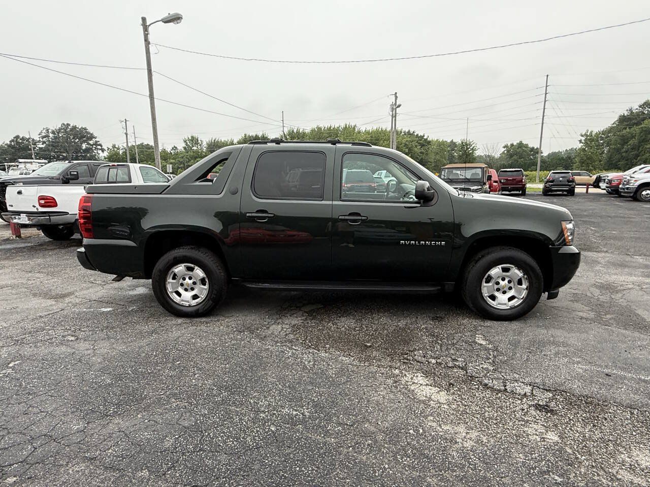 Used 2013 Chevrolet Avalanche LS AWD/4WD image 8