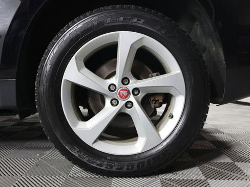 Used 2017 Jaguar F-PACE Premium image 8