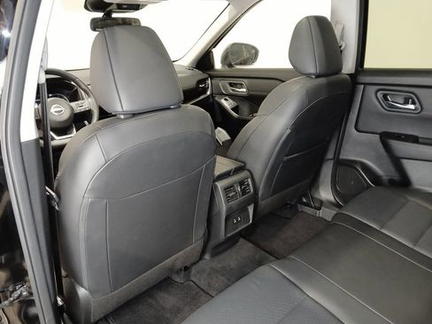 Used 2024 Nissan Rogue SV w/ SV Premium Package image 15