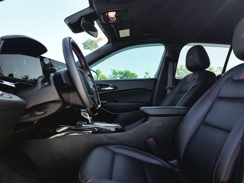 Used 2024 Chevrolet Trax RS w/ Driver Confidence Package image 19