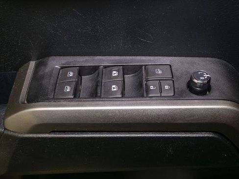 Used 2017 Toyota Tacoma Limited image 40