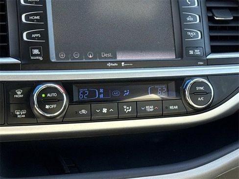 Used 2015 Toyota Highlander Limited image 22