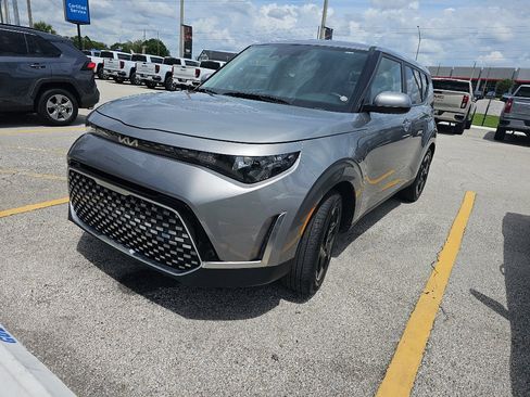 Used 2025 Kia Soul EX image 2