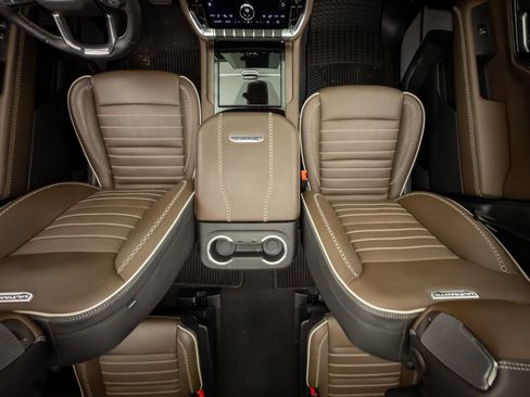 Used 2025 GMC Yukon Denali Ultimate AWD/4WD image 14
