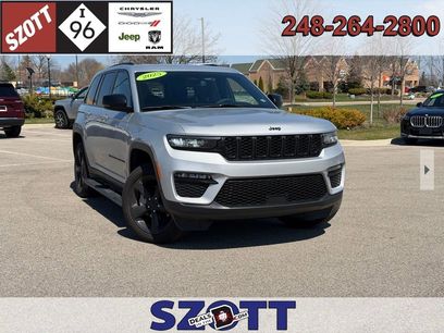 Used 2025 Jeep Grand Cherokee Limited w/ Black Appearance Package