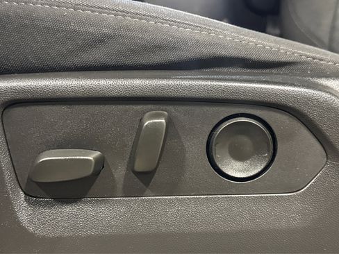 Used 2023 Chevrolet Silverado 1500 Custom image 18