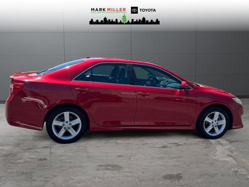 Used 2014 Toyota Camry SE w/ Moonroof Package FWD image 6