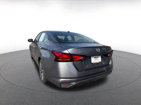 Used 2025 Nissan Altima 2.5 SV FWD image 9