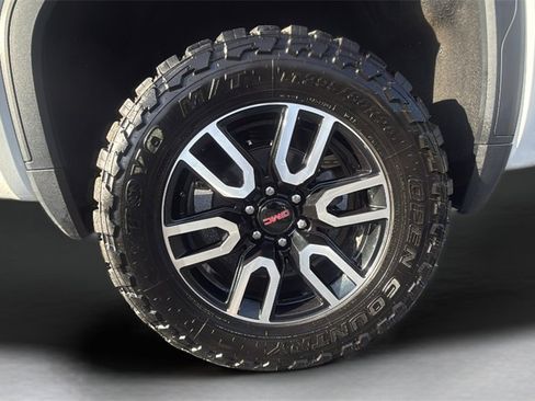 Used 2022 GMC Sierra 1500 AT4 w/ AT4 Preferred Package image 18
