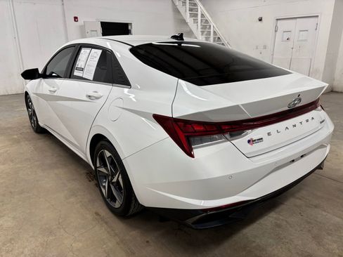 Used 2022 Hyundai Elantra Limited FWD image 5